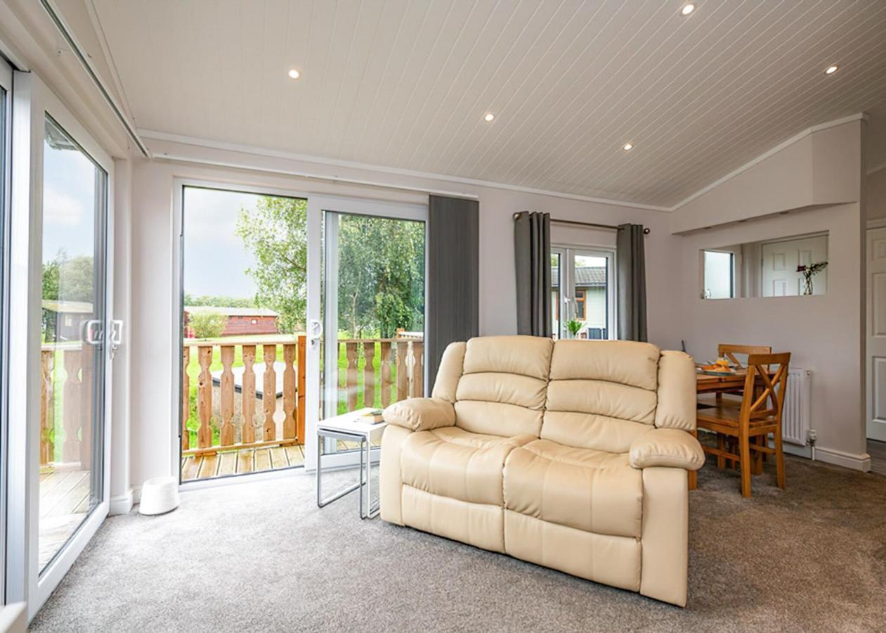 South Lakeland Leisure Village Hornby  Экстерьер фото